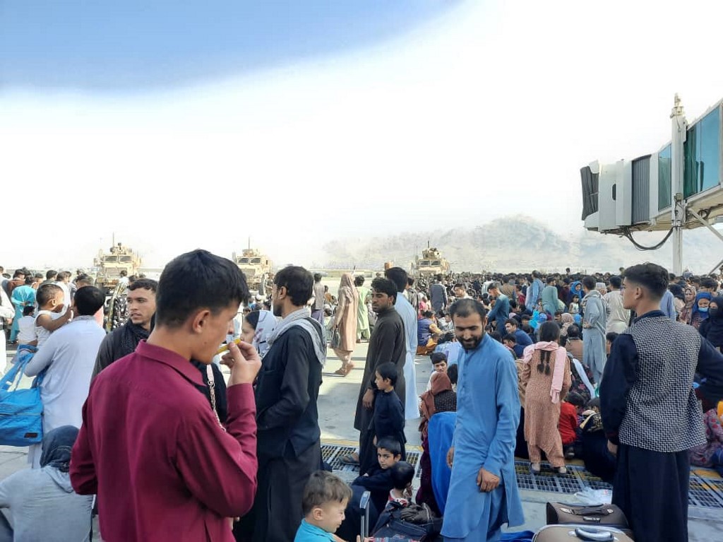 Thousands of Afghans gather at Kabul airport after the Taleban took control of Kabul following former President Ashraf Ghani’s departure. Photo: AFP, 16 August 2021.