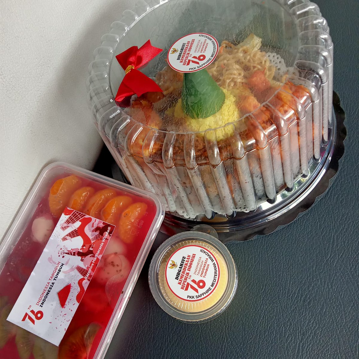 Dapat bingkisan dari PKK RT 10/1 @desawiradadi utk ultah ke 76 Republik Indonesia. Semoga Indonesia tetap sehat dan tumbuh! Terimakasih
