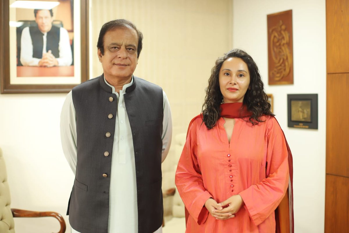 BakhtawarMah's tweet image. With Mr. @shiblifaraz, Minister of Science &amp;amp; Technology.
We discussed the possible challenges for the implementation of #EVM for coming elections. 
Detailed interview will be available @ProPakistaniPK 
@MinistryofST 
#PakistanMovingForward #technologyTakingOver