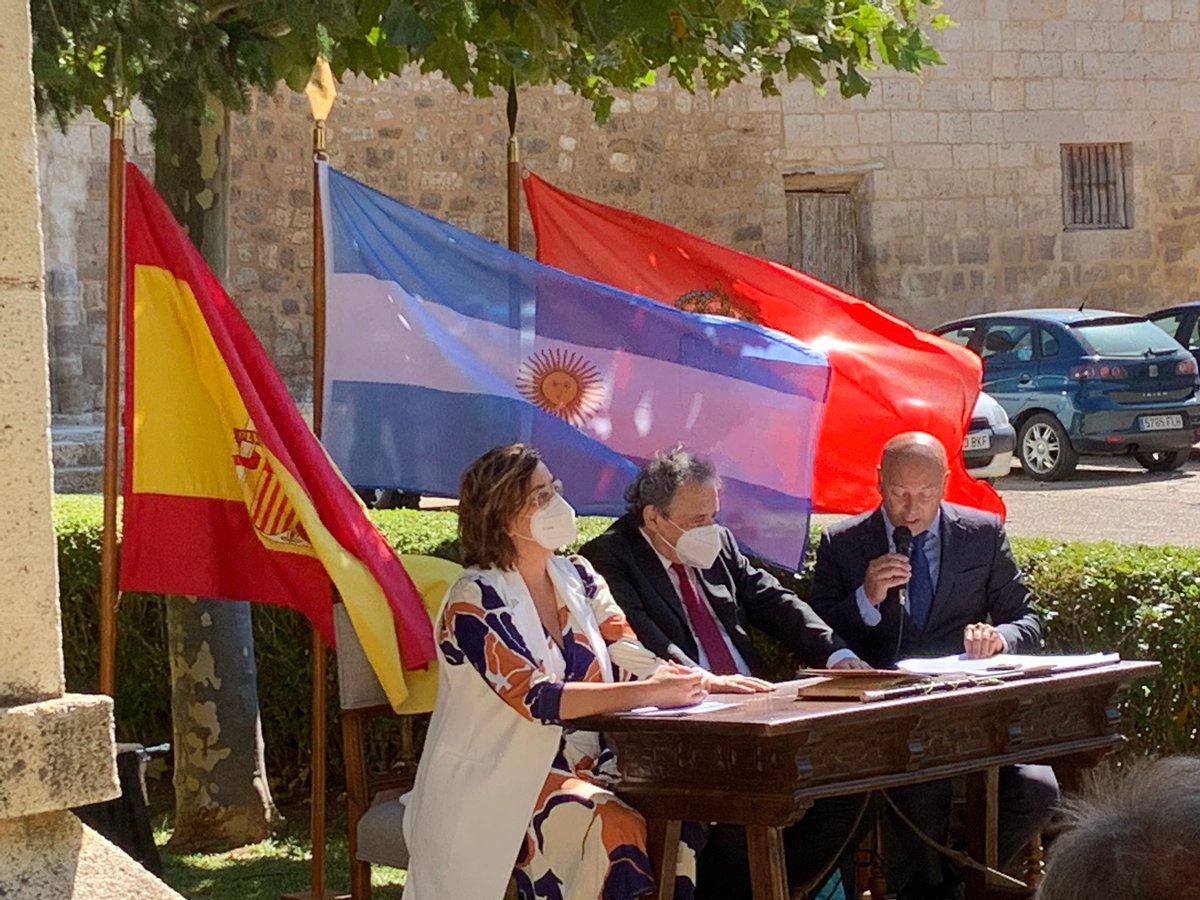 virtus314's tweet photo. El embajador de #Argentina visita el municipio palentino de Paredes de Nava, donde nació la madre del General #SanMartín momentos antes de inaugurar el primer #PatioFederal Argentino del mundo en #Cervatos de la Cueza. @Cadena3Com @ARGenesp @diputacionPalen
#17agosto #España https://t.co/mRpEd3lzGw