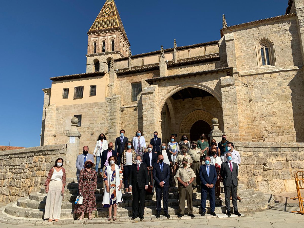 virtus314's tweet photo. El embajador de #Argentina visita el municipio palentino de Paredes de Nava, donde nació la madre del General #SanMartín momentos antes de inaugurar el primer #PatioFederal Argentino del mundo en #Cervatos de la Cueza. @Cadena3Com @ARGenesp @diputacionPalen
#17agosto #España https://t.co/mRpEd3lzGw