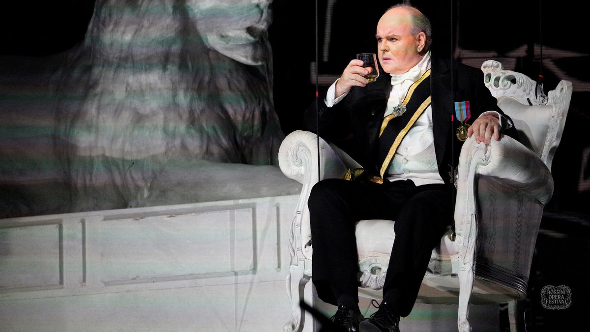Rof_Pesaro's tweet photo. 👑 Questa sera alle 20 alla Vitrifrigo Arena penultima recita di Elisabetta regina d’Inghilterra diretta da EvelinoPidò con la regia di #DavideLivermore
La nuova produzione #ROF2021 verrà trasmessa su @raicinque il 30 settembre
#ROFElisabetta https://t.co/uKmPeHVaqf