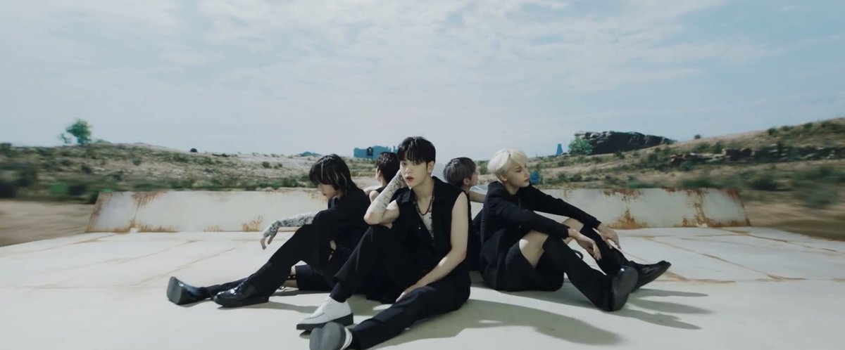 Txt loser lover текст. Тхт лузер ловер. Txt loser lover текст. Txt loser lover текст. Тхт лузер.