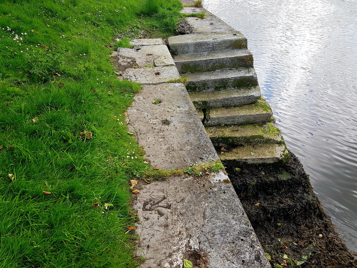 BenchmarksCork's tweet image. Rare enough in #Corkcity here's a horizontal pivot-style #osbenchmark along the #corkmarina, on the old Navigation Wall close to @PaircUiCha0imh #UpTheRebels #purecork