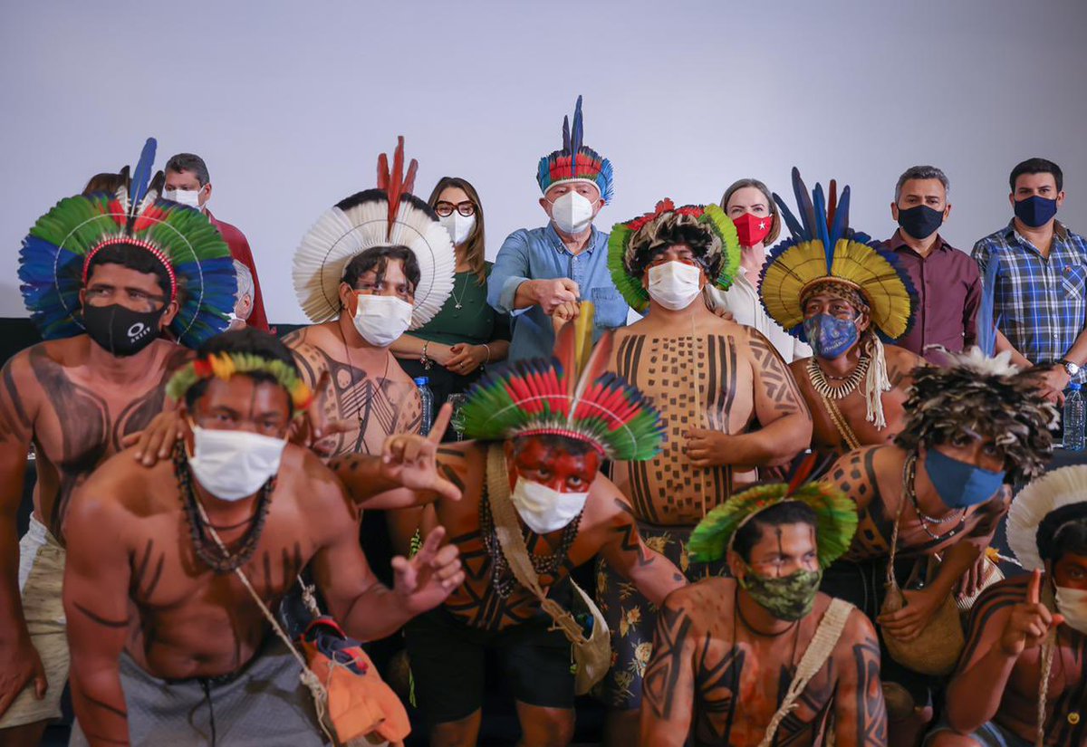 LulaOficial's tweet photo. Bom dia com o povo Fulni-ô de Águas Belas, agreste pernambucano. Do encontro com movimentos sociais de ontem. Viva os povos originários do Brasil! 

Fotos: Ricardo Stuckert https://t.co/bdOclKrTs4