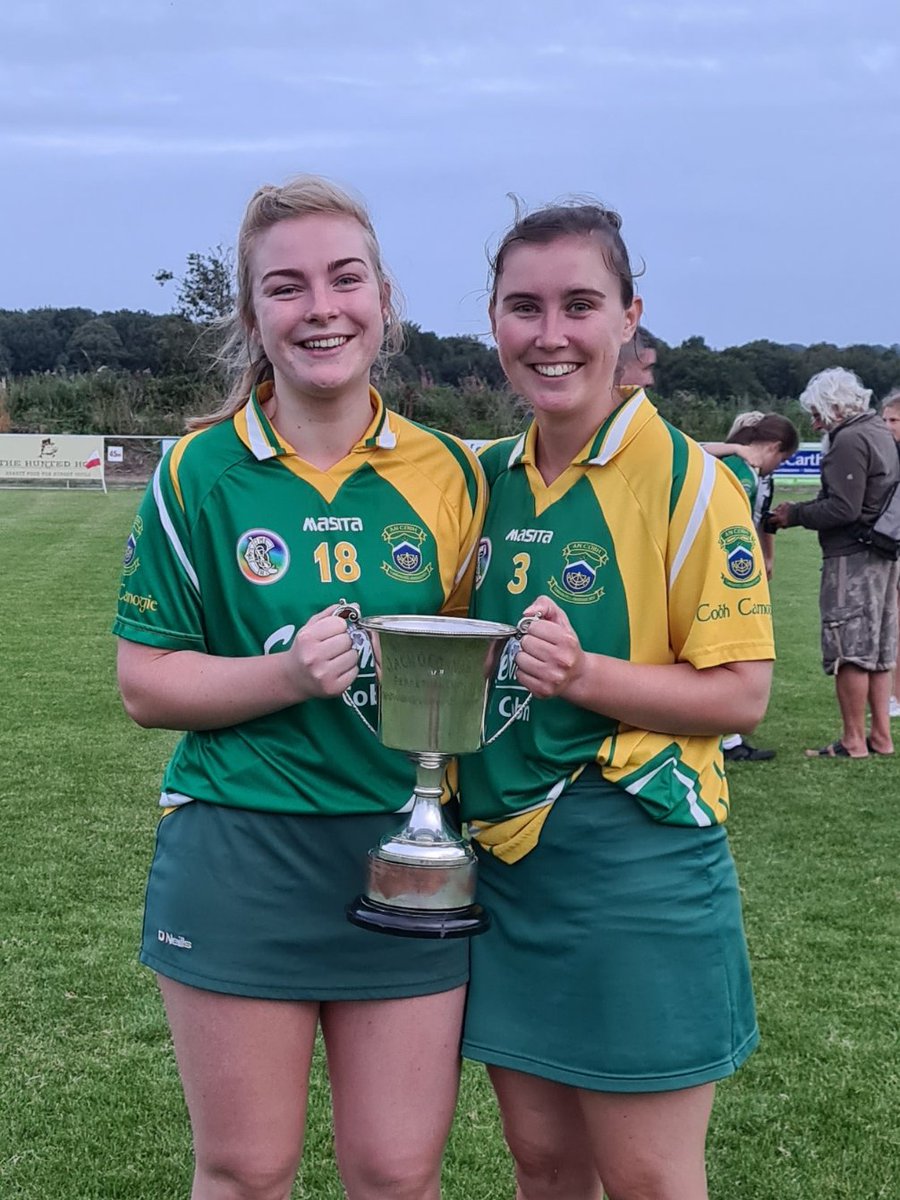 cspriggsy10's tweet photo. @SkyIreland @SkyIreland it would be great to get to the Final on Sunday with my sister @EllenSpriggs 🙏🏼 before she Jets off to Oz! ✈ a Healthcare Hero, nursing in CUH 🏥 throughout Covid-19 (including birthdays!) and GAA-mad winning the County League with @CobhCamogie10 last Friday night 🏆 https://t.co/yvSG0KbCg2