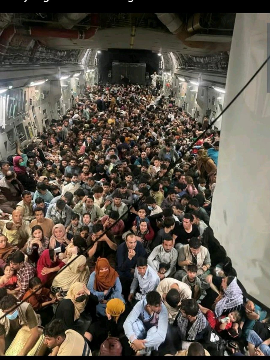 Bir umutla kaçış , nereye gittiklerini bile bilmeden... 🤔 #Afganistan