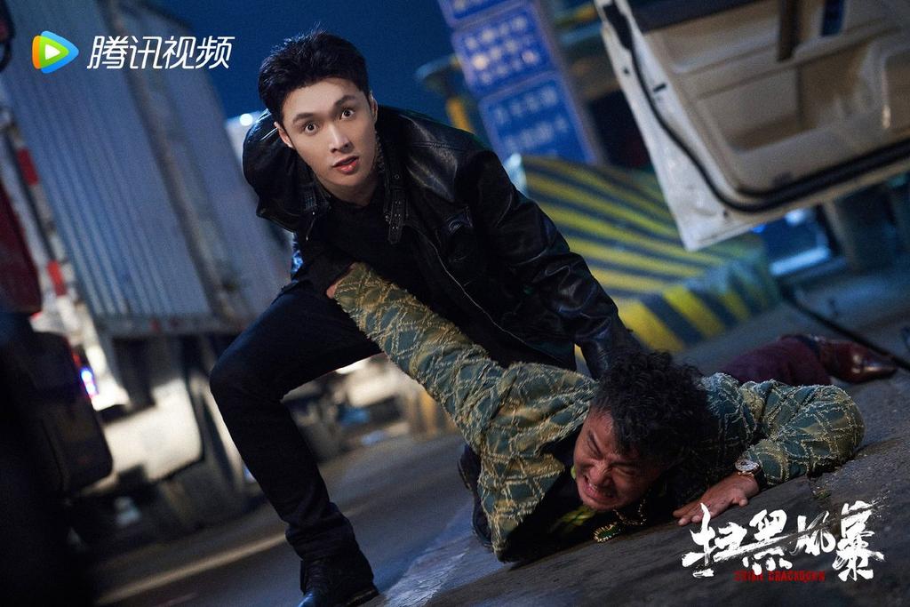 EXOPublicity's tweet photo. LAY UPDATE @layzhang @weareoneEXO https://t.co/Adb5Pv80lq