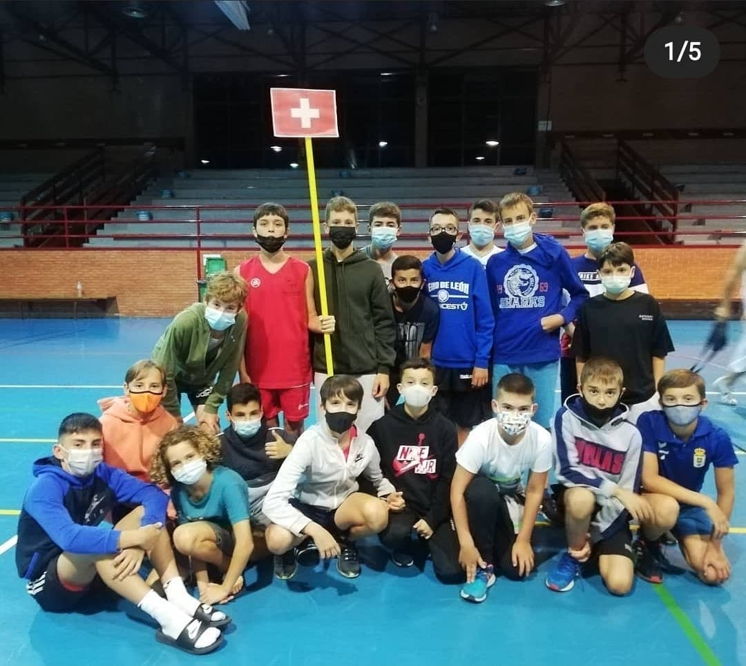 CBReinodLeon's tweet photo. CLUB 🏀 || 

Ayer arrancó la XIII edición de nuestro Campus Cangas @PiensoBasket ⛹🏼‍♂️👌

Con una espectacular participación en dos turnos y un gran grupo de profesionales trabajando detrás para hacerlo posible. 

¡Sólo queda disfrutar! 🤩

#GoReinodeLeon #Cantera https://t.co/wgg440UDXH