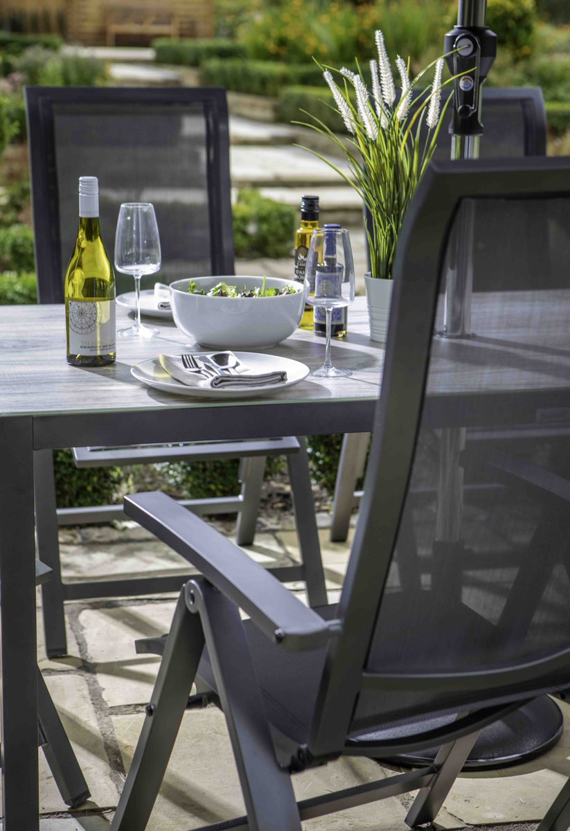 Our gorgeous Vienna Reclining range is the perfect collection for hosting family in your garden this summer. Ranging from 2 seats all the way up to 8 seat sets, we have something for all garden sizes! 👨‍👩‍👦