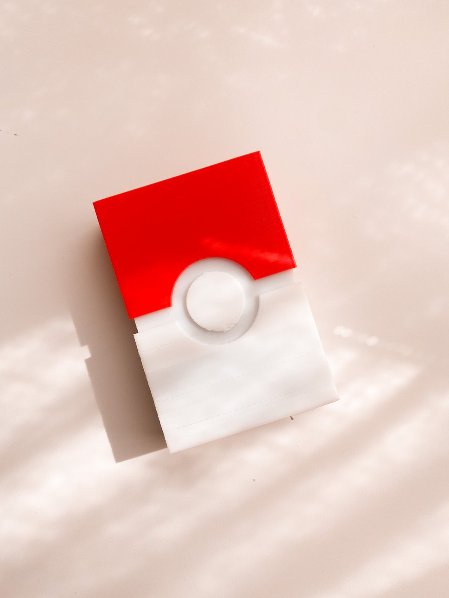 marilostyles's tweet photo. mi mejor amiga me regaló una pokeball como si fuera un álbum de cromos puntuando a los crushes que he tenido en mi vida y creo que es el regalo más original que me han hecho jamás (podéis ver cómo hacerlo en el post: https://t.co/bsq6O1OFOP) https://t.co/Tq8Wl3NgSe