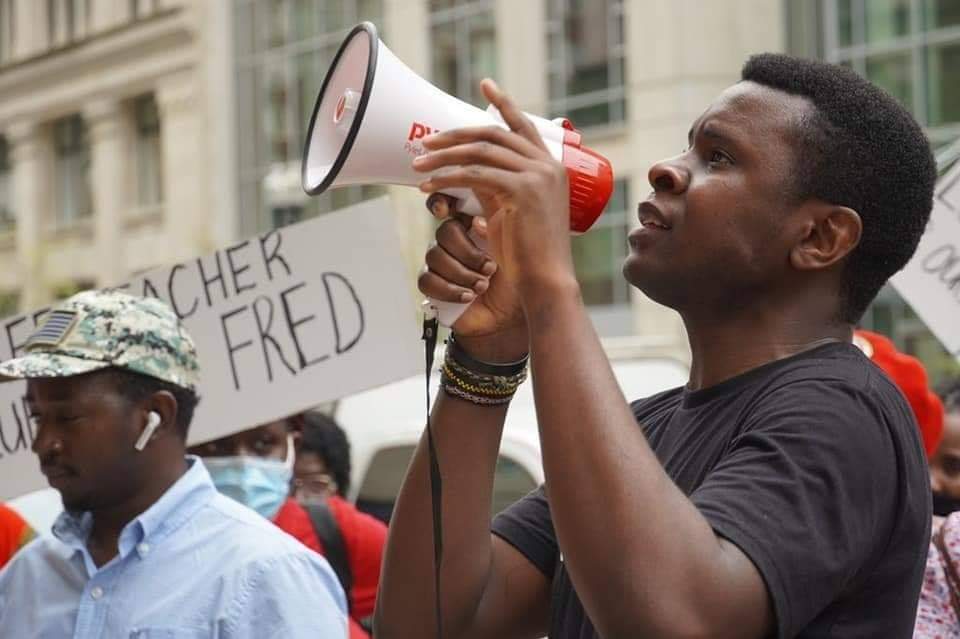 256Bobi's tweet photo. Ugandans let us all keep looking and demanding for our comrade Fred Kajjubi LUMBUYE.
And use our #freeFredLumbuye 
#NomoreDictatorsintheworld  enough is enough.
Our brothers and sisters in America thank you for demonstrating. https://t.co/iZ5bmJ4uu8