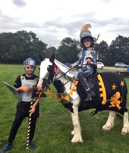 OxstallsRacing's tweet photo. Not our usual update, but we love to celebrate all our winners!
Congratulations to the courageous Squire Billy & Lady Seren with their trusty steed, Chuckles - winners of the Fancy Dress Class at Rugby Riding Club! ⚔️🛡️🗡️
#rugbyridingclub #milords #miladies #cuttingadash https://t.co/K3sgwMmyBW