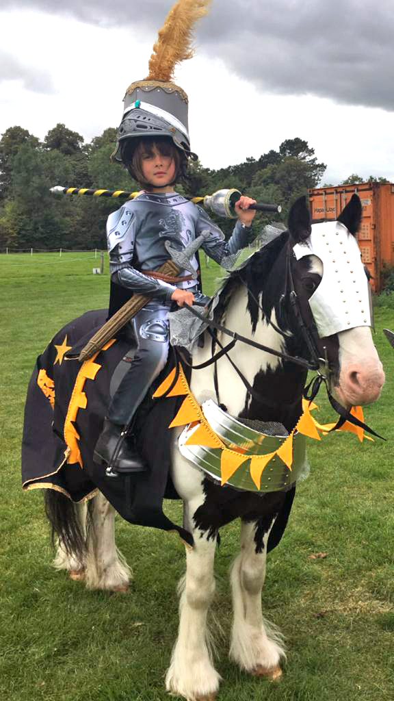 OxstallsRacing's tweet photo. Not our usual update, but we love to celebrate all our winners!
Congratulations to the courageous Squire Billy & Lady Seren with their trusty steed, Chuckles - winners of the Fancy Dress Class at Rugby Riding Club! ⚔️🛡️🗡️
#rugbyridingclub #milords #miladies #cuttingadash https://t.co/K3sgwMmyBW