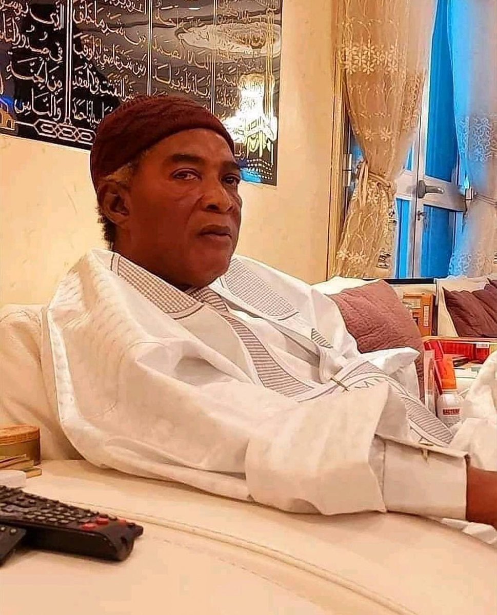Jeunebayefall's tweet photo. Serigne Abdoul Karim Mbacké mu Serigne Fallou néna:

" Noble  niit kou yiiw lay doone, 
rafét jikko, di wakh lou bakh diko dokh,
di rafétal digantém ak nit yi,
di daan dolén si nank-nank,
bagna eupeul di téy - lou té di yakar yallla". https://t.co/gdaizztFMA