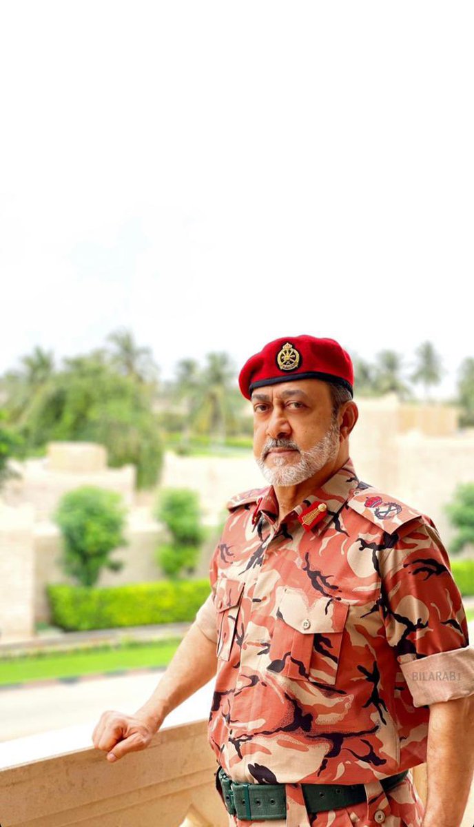 خلفَكُم سيدي لن تَحيدَ الخُطا
شعبُكم جندُكم لا ولن يُهزَمَا
خلفَكم خلفَكم في الهَنا والعَنا
سِر بنا للعُلا حاكِمًا مُلهَمًا

'
للمبدع <a href="/Alriyami_93/">Idrees Nasser</a> 
 #السلطان_هيثم_بن_طارق