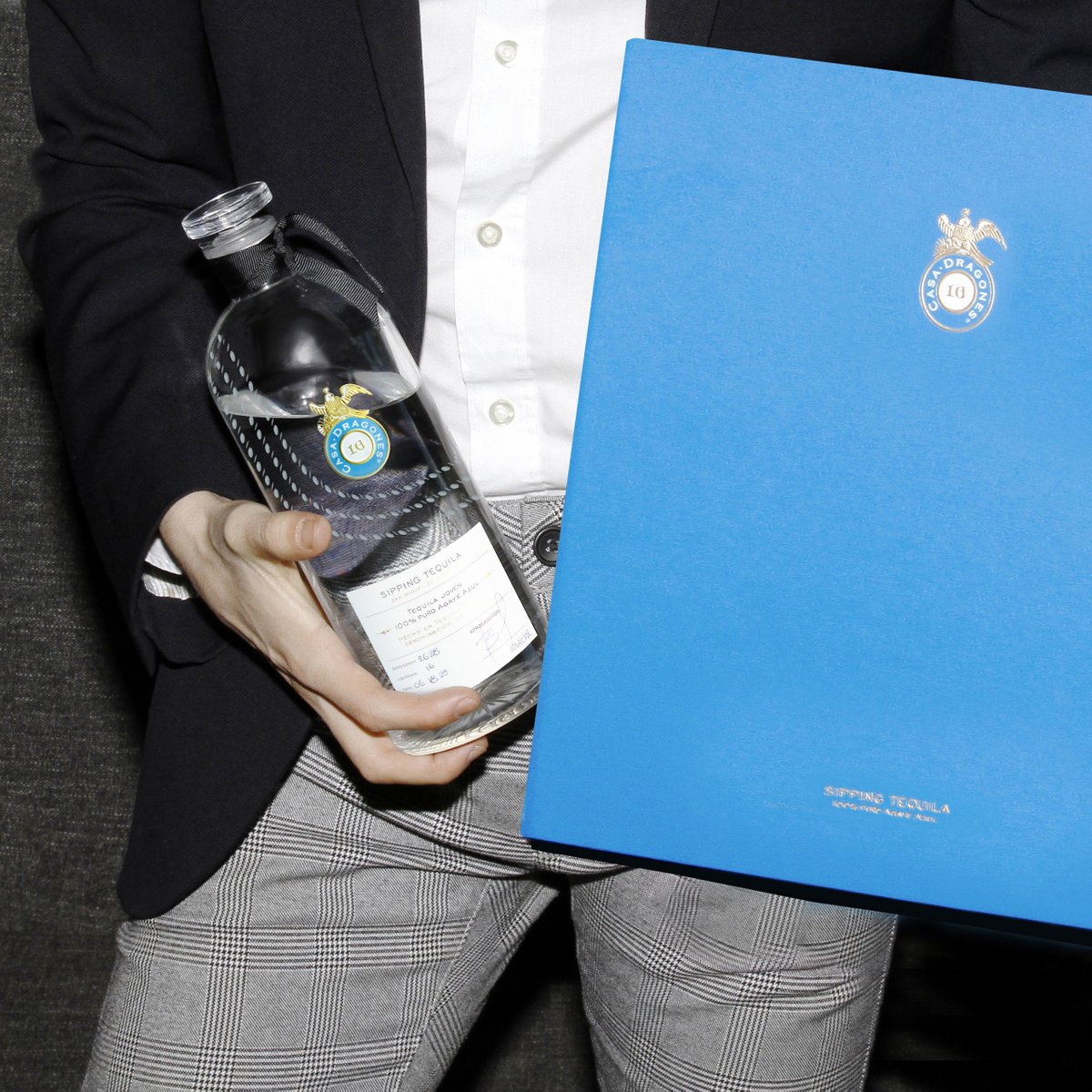 Axiom Brands (@axiom_brands) on Twitter photo This5th Special Edition giftset from <a href="/casadragones/">Casa Dragones</a> makes for a great addition for the collector, or perfect as a stand-alone gift. Available to purchase in the UK at:
@masterofmalt
@thewhiskyworld
@kosherwine
@drinksco_uk
#giftsideas #casadragones #tequilagifts #collectablegifts This5th Special Edition giftset from <a href="/casadragones/">Casa Dragones</a> makes for a great addition for the collector, or perfect as a stand-alone gift. Available to purchase in the UK at:
@masterofmalt
@thewhiskyworld
@kosherwine
@drinksco_uk
#giftsideas #casadragones #tequilagifts #collectablegifts