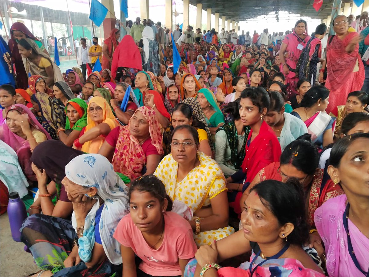 _JaiKisan's tweet image. Today is a historic day of protesting farmers on this day Narmada bachao andolan has completed 36 years.

Once again farmers made history. They will never give up. 

@_YogendraYadav || @dlambahry

#खेती_क़ानूनों_से_आज़ादी_दो 
#ModiWillDestroyAPMC 
#नर्मदा_किसान_जन_संसद