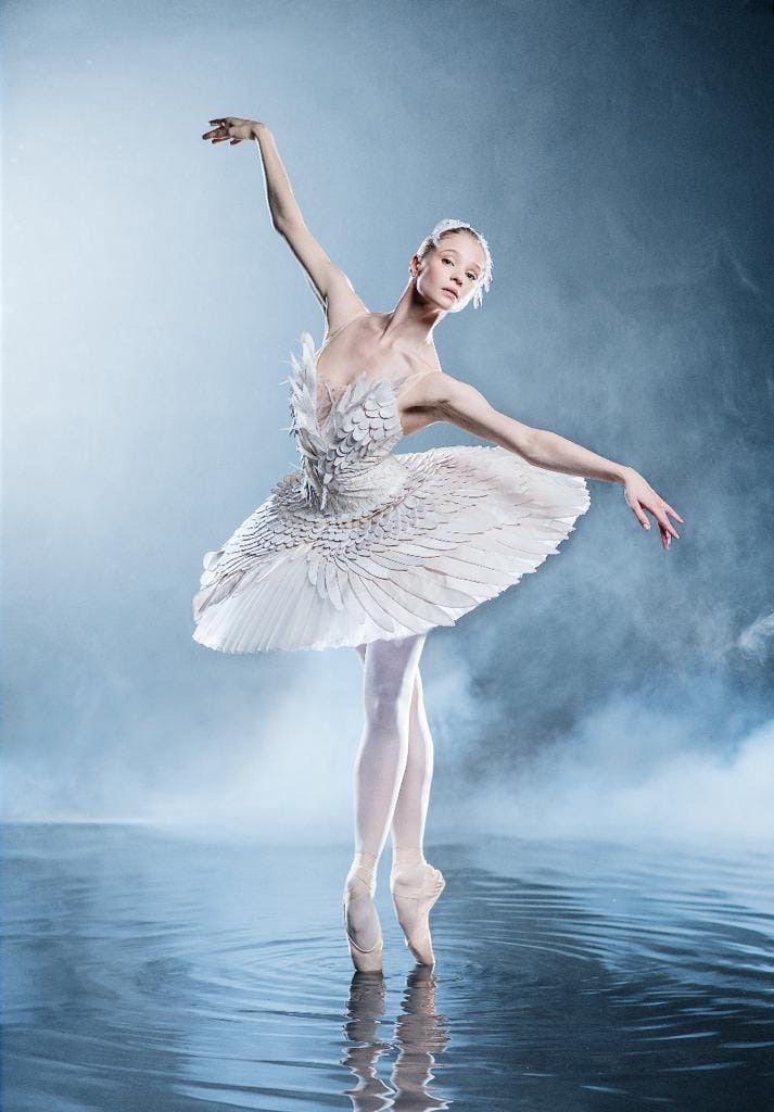 Premiere of the most famous ballet title in the world!
On 1, 2, 3 October, Nacho Duato will present a new version of "Swan Lake".

Booking for the premiere is now open!

mikhailovsky.ru/en/afisha/perf…