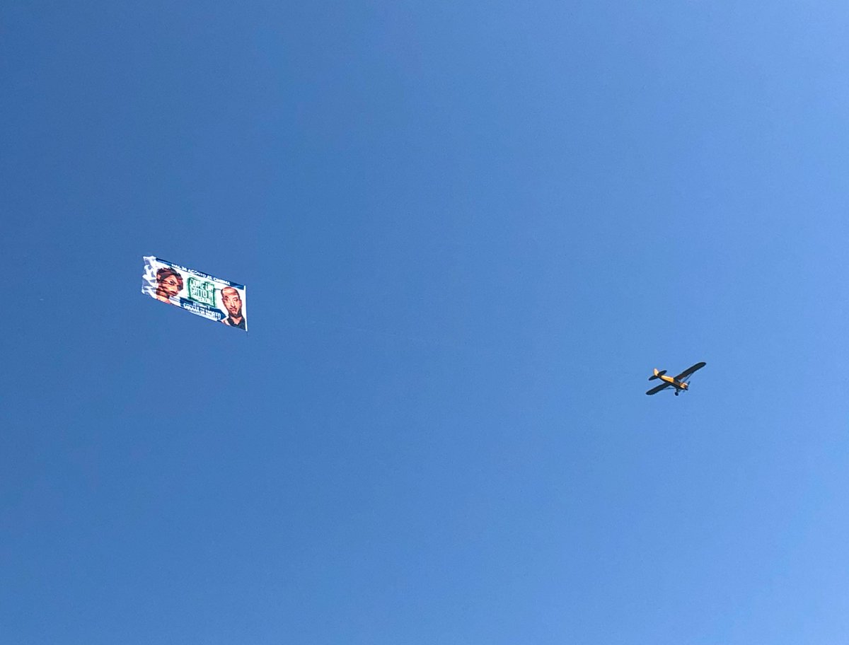 ale20ale's tweet photo. Sei al mare e sulla testa ti passa una locandina volante con @PaolaCortellesi e Antonio Albanese nel #RitornoACocciaDiMorto 🔝🔝🔝 https://t.co/hhsUb9NdpN