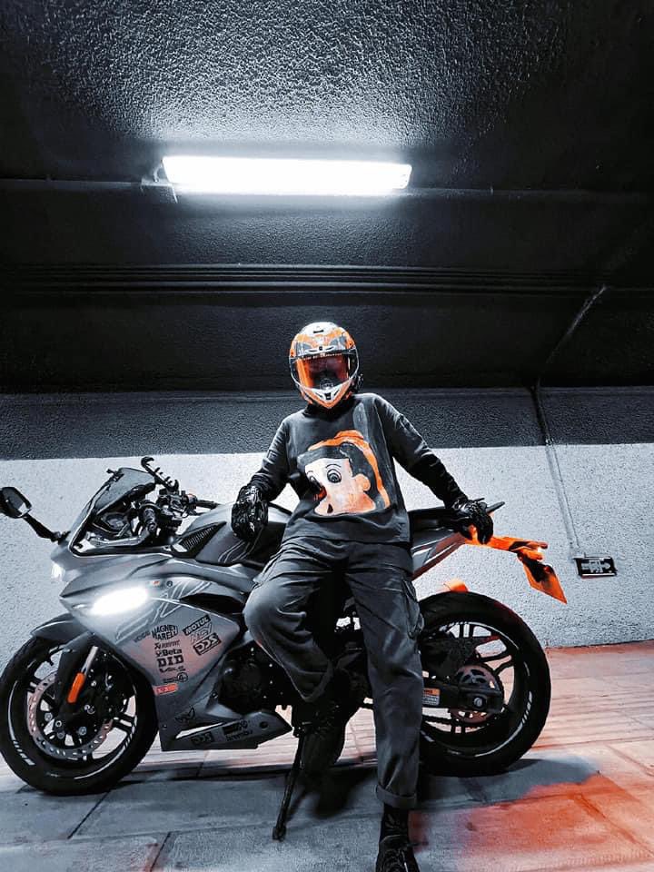 vogemotofr's tweet photo. Un pilote partage avec nous la 300 RR modifié. Regardez le beau changement ! 🔥
#VOGE #motorcycle #300RR #vogemoto #raceready #motorcyclelifestyle #motorcyclelife #sports https://t.co/txNgd2WCJe