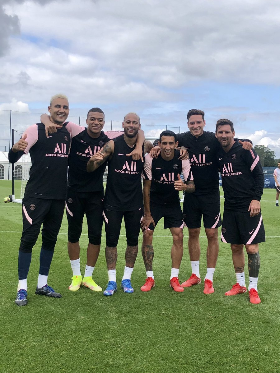 sportbible's tweet photo. The 6-a-side team that won in today's PSG training... imagine facing them 😅 https://t.co/sSvVNnfbEQ