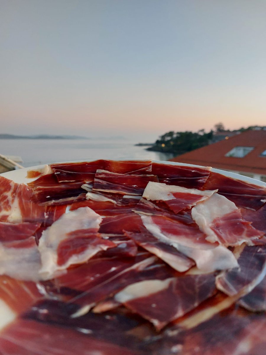 Mitad de agosto ya y seguramente estés disfrutando de tus merecidas vacaciones!

¿Necesitas un buen aperitivo? ¿Una cena en la terraza improvisada? ¿O eres de los que te gusta desayunar con jamón?

Envíos 24-48 hrs para que sigas disfrutando de tu verano!
