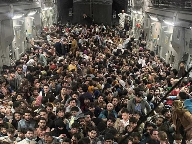 Afghans are not fleeing the #Talibans only
Afghans are fleeing 40 years of violence, a failed state, corrupt institutions, extreme poverty, endless persecutions, oblivion without return
Afghans are fleeing shattered dreams