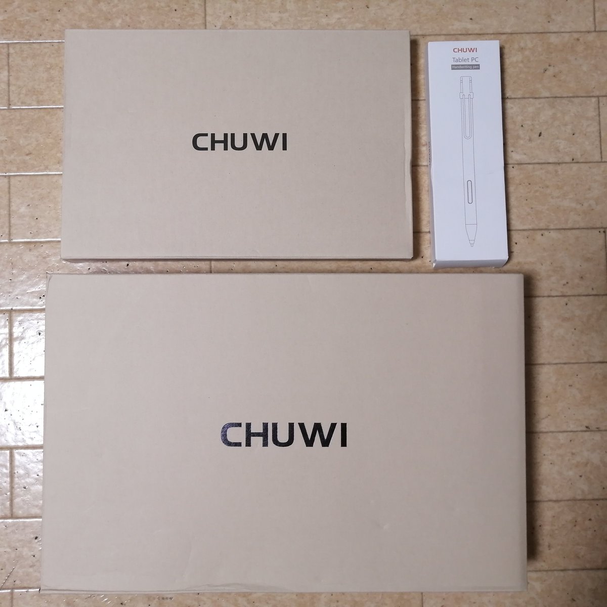 toshi1108's tweet photo. 自分用の玩具が予定より早く届きました!!キーボードカバーの触り心地良し、スタイラスペンの書き心地めちゃ良し!!今日は基本の設定までにして、本格的に稼働させるのは明後日にします。
#CHUWI #HiPadPro https://t.co/6fPkuh4lzT