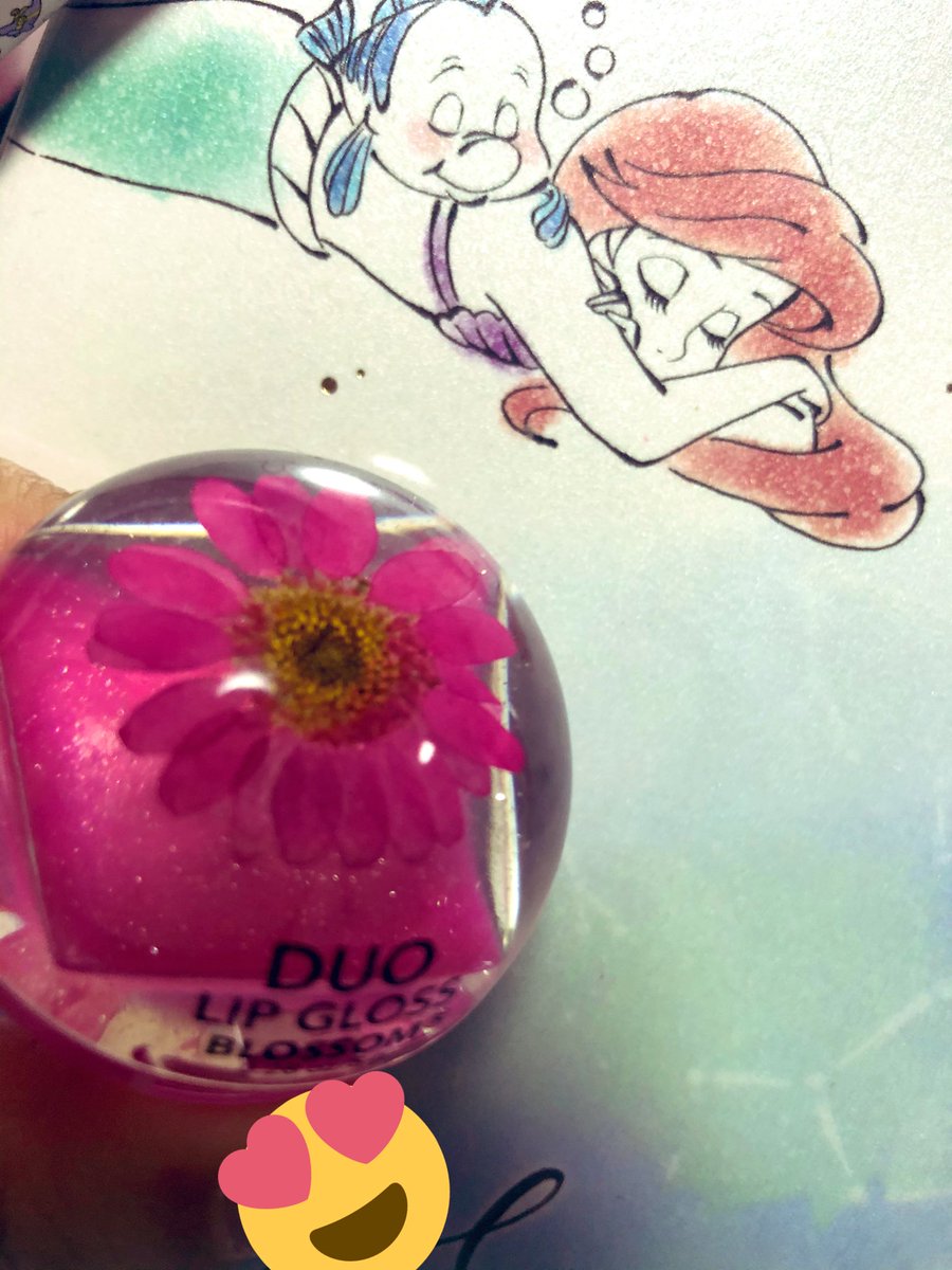 emichama_32's tweet photo. #ゾロ目はぴはぴデー

可愛いリップグロスを景品で頂きました♥
お花のところにも透明なグロスがはいってる🥺 https://t.co/ayxHdSTZhV