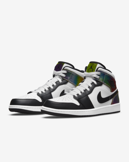SOLELINKS's tweet photo. Ad: Air Jordan 1 Mid SE 'White/Black/Multi' last sizes via Nike US => https://t.co/llg04fu1Hu https://t.co/NKH7dUwv4C