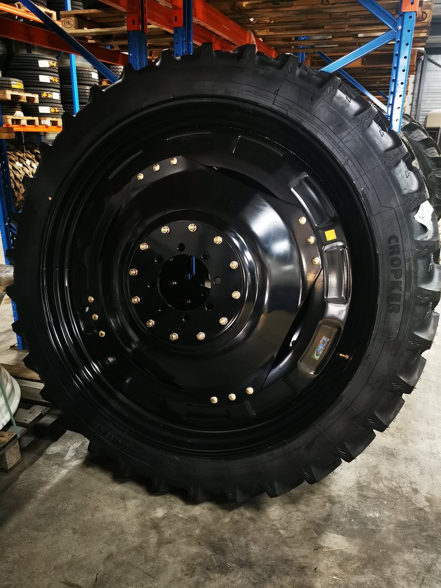 rinusroon's tweet photo. 🖤🖤🖤 Kleber Cropker 270/95R54 + 270/95R36 #Profile #RinusRoon #ProfileZierikzee #ProfileMiddelharnis #Banden #Landbouw #DeLandbouwBandenSpecialist https://t.co/lAwRXJATeJ