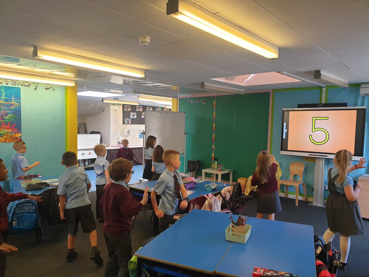 MissMandMrsMP3c's tweet photo. Revising our numbers to 100 🧮Counting in 1s, 5s abd 10s 🔢 https://t.co/NfMgdU99OE
