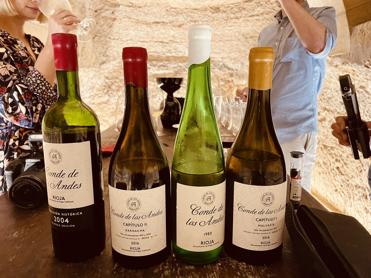 My guests will never forget this amazing #winetasting … neither I !! 🍷
Try a wine with almost your age is an incredible experience, #condedelosandes #whitewine 1983 .
Thanks Edu to make this experience so special ❤️
·
#riojawinetours #rioja #riojawine #wine #vino #winelover