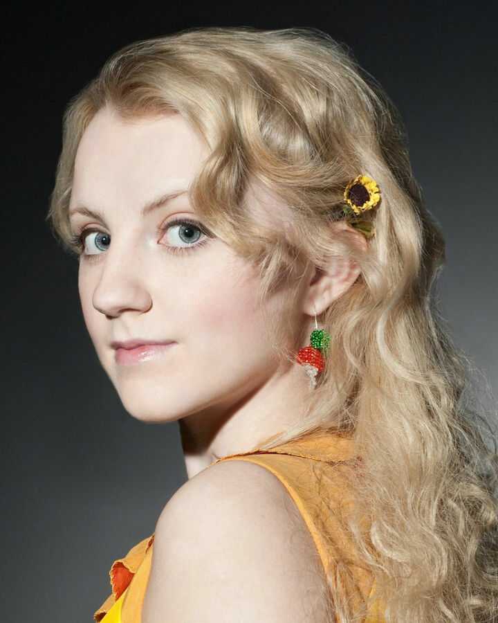 Happy birthday to Evanna Lynch!You we\re the perfect luna lovegood! 