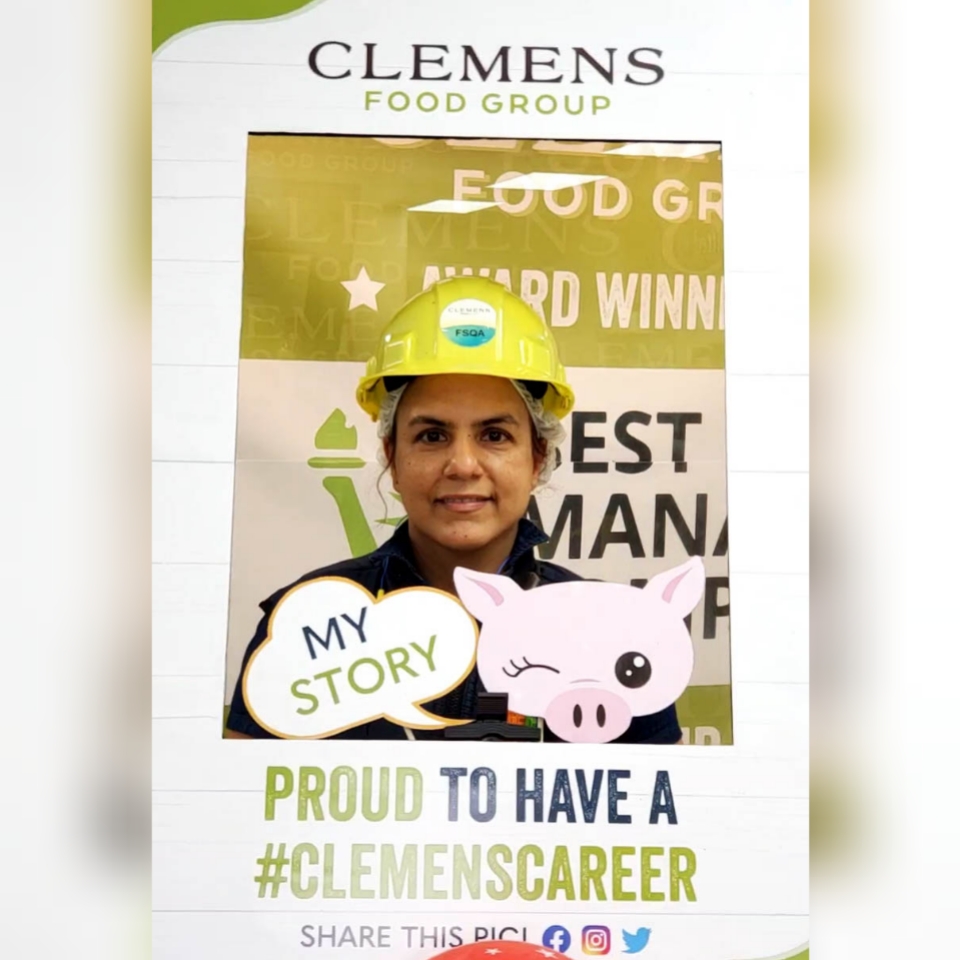 JoinClemens's tweet photo. We asked our Team Members what makes them proud to have a #ClemensCareer and July said "Pude obtener casa, carro, y mantener a mi familia, Clemens me garantiza estabilidad" - "I was able to get a house, a car, and support my family, Clemens guarantees me stability" https://t.co/eYdEMQXs8M