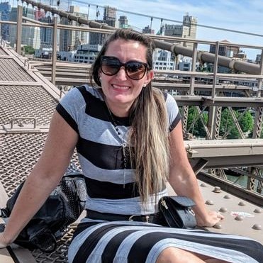 ActivemosChubut's tweet photo. #AHORA  @virconci directora prov. Salud Mental Comunitaria. Le consultamos por la presentación del Protocolo Prov. Prevención, Asistencia y Posvención del #suicidio 
"Es tema muy sensible, pero por sobre todas las cosas es un tema del q tenemos q hablar y saber poner en palabra". https://t.co/7jU4DBLQgZ