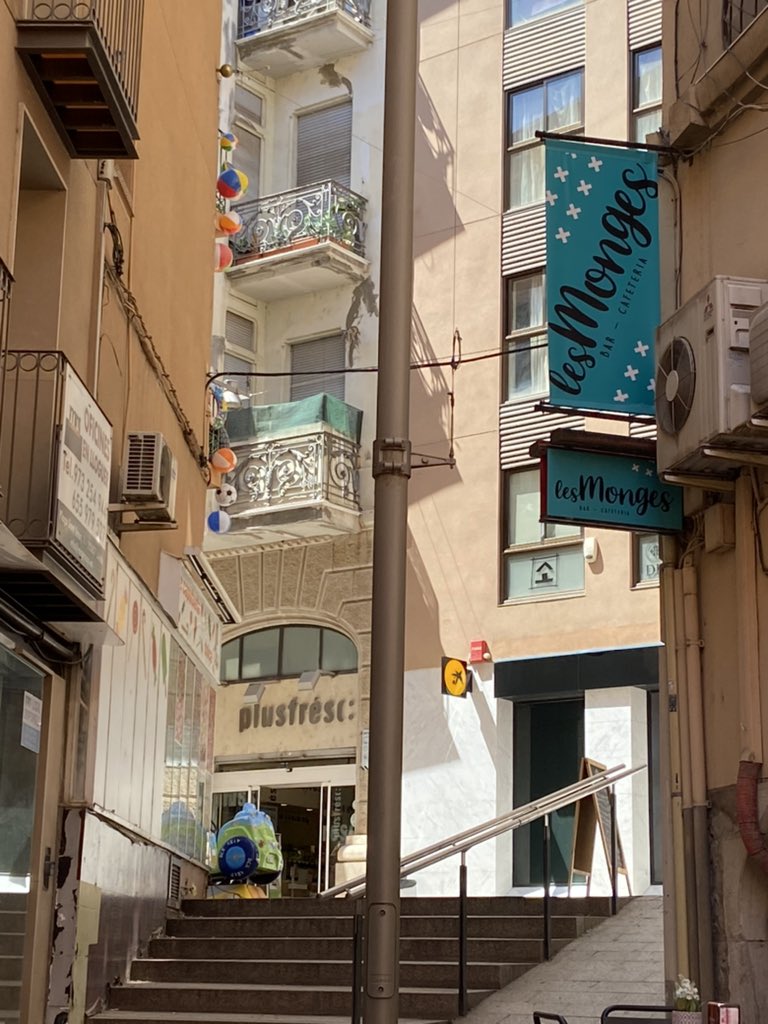 PardoMestre's tweet photo. #LesMonges al clot de les mateixes ;) #Lleida x fer un beure,unes braves i algun “bocadillet” Recuperar espais 🔝 https://t.co/7FhLQIXd8Y