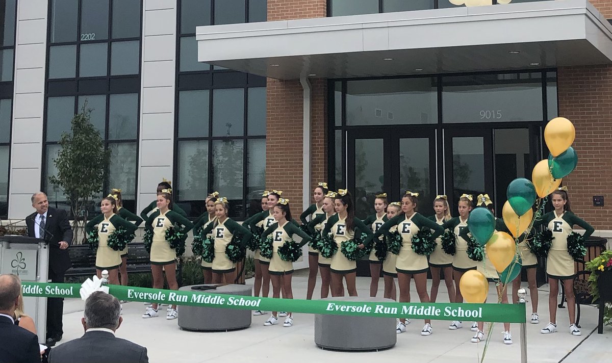 ERMSAthletics's tweet image. Our @erms_DCSD Cheerleaders making us proud at the @DublinSchools Ribbon Cutting @erms_DCSD! 🦅 📣🦅📣🦅