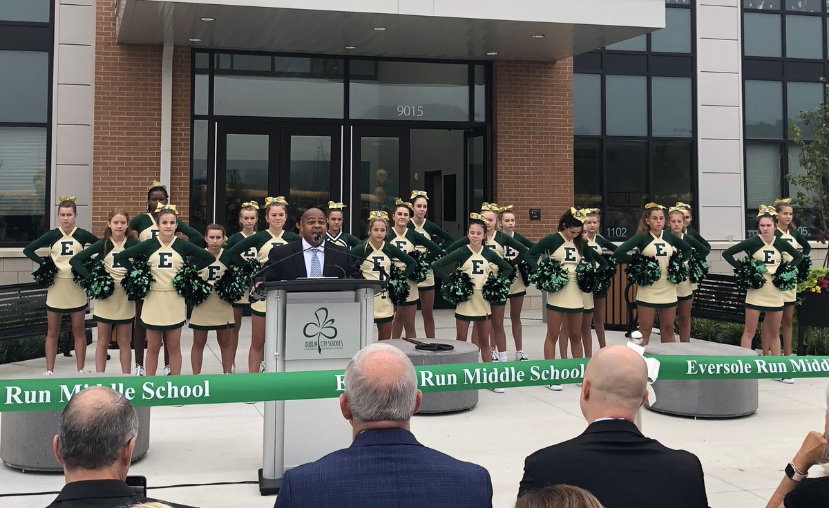 ERMSAthletics's tweet image. Our @erms_DCSD Cheerleaders making us proud at the @DublinSchools Ribbon Cutting @erms_DCSD! 🦅 📣🦅📣🦅