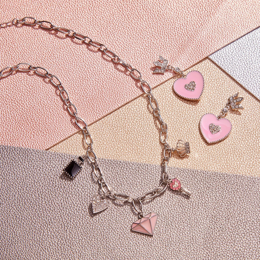 Pretty In Pink is more than just a totally rad rom-com from the 80s. It’s also a darling new necklace &amp; earring combo. 💖💖 #PartyStartsAtICING
