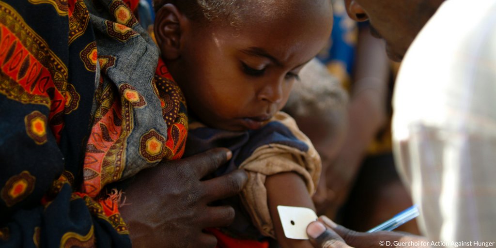 Have you heard of the the 'Family MUAC' approach❔

It trains mothers &amp; other caregivers to identify early signs of acute #malnutrition in their children using a simple-to-use #MUAC tape.

Find out more in our Community of Practice: buff.ly/3A3vxGV #wasting #SDG2