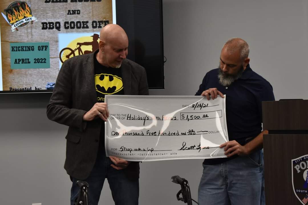 TegaCayPD's tweet photo. Meet our hero, Scott Lyons. Story attached below.
https://t.co/4TxrqllNSi
#LyonsStrong
#TegaCayPolice https://t.co/WZWa43SkC4