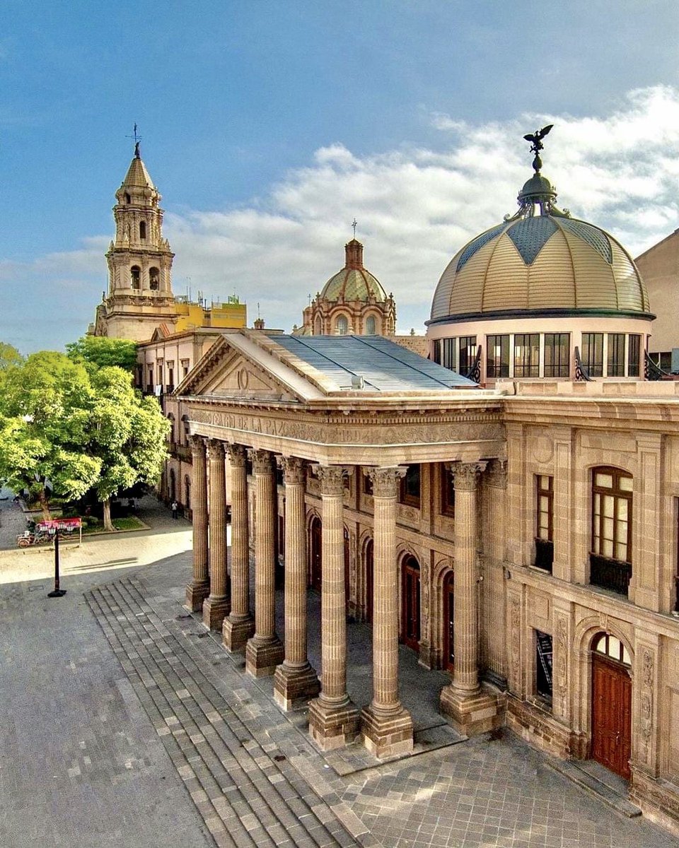 Potosinos_slp's tweet image. El Coloso de Villerias 
Teatro de la Paz 
Centro Histórico 
📸CarlosRiveraMx 
#ViveSanLuisPotosi