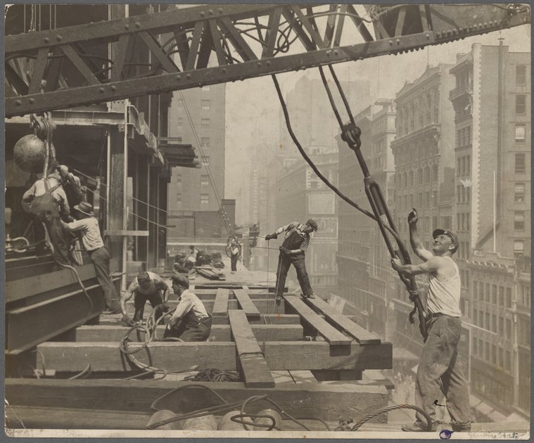 nypl's tweet image. Explore views of the Empire State Building throughout the twentieth century! on.nypl.org/3k9ryno