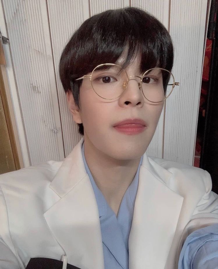 DAILYKSEUNG's tweet photo. OK BUT HEAR ME OUT,,,,,
SEUNGMIN AS HIROTAKA NIFUJI https://t.co/7rMCfnUc4l