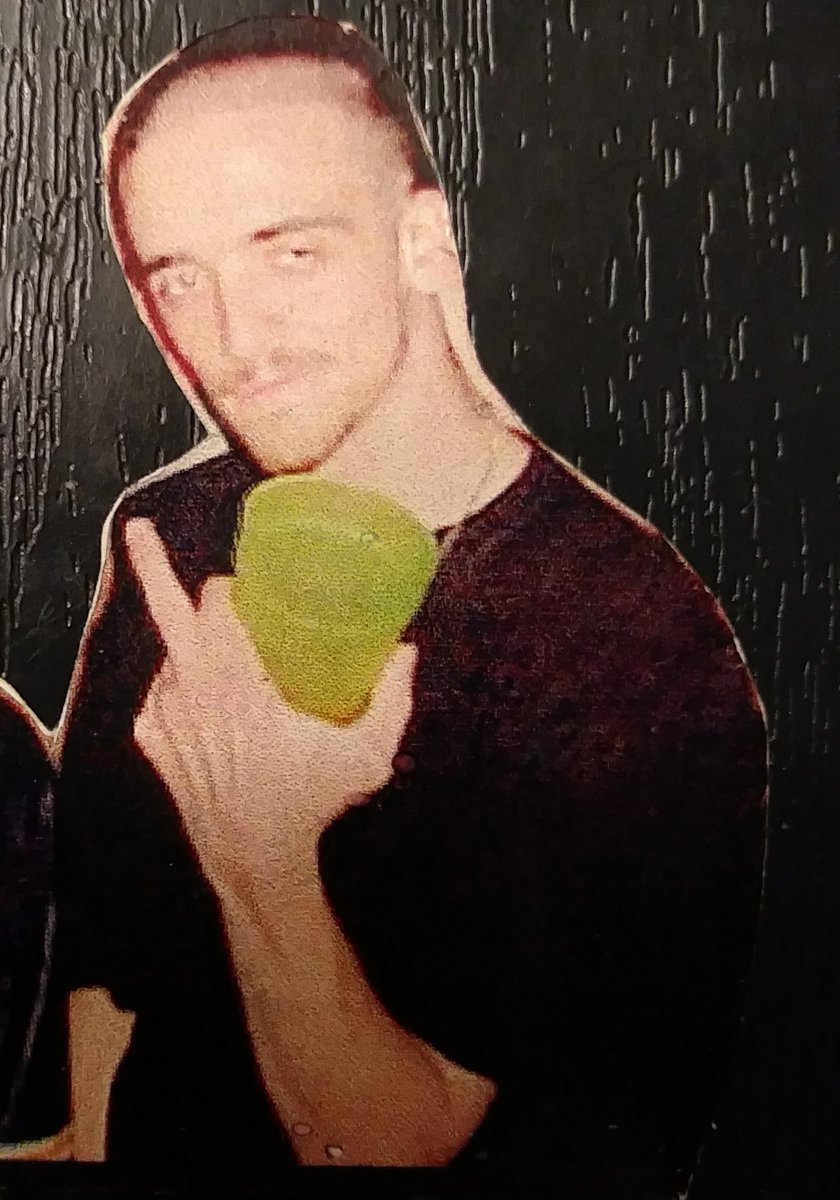 JayskullJS's tweet image. Post a 90’s photo of yourself without comment or context.