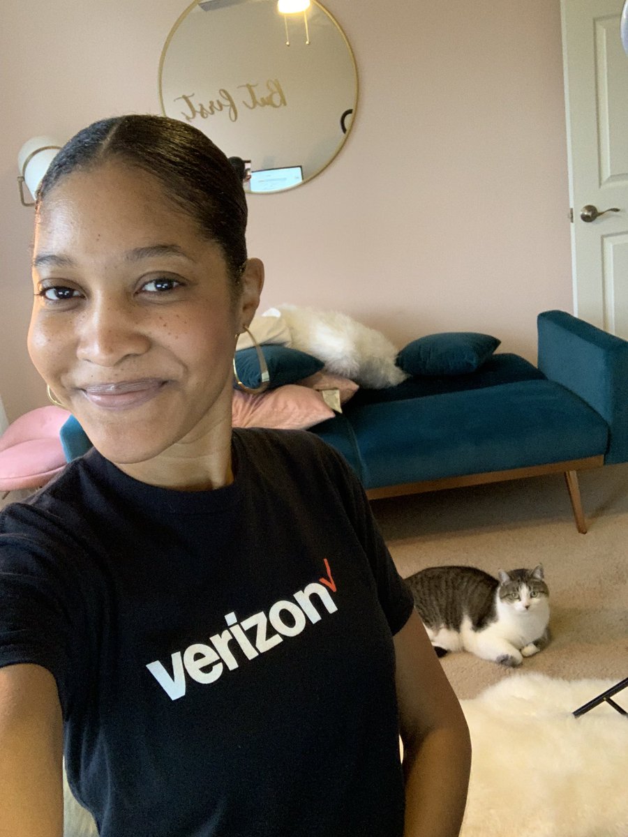 yellowshea22's tweet photo. So excited for another day of learning & discovery with Verizonโs super talented developer community. Verizon Tech Days, we are here! We are onto #OurNextHorizon & it feels like Christmas! #verizontechday #virtualevents #internalconference #eventsgirl https://t.co/QE6YnFLM47