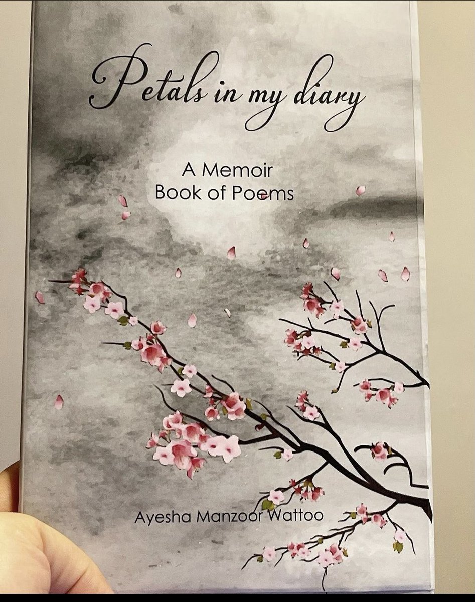 AminaKasuri's tweet photo. So proud of you @ayeshamwattoo ♥️ #petalsinmydiary #docheckitout #mysisterfirstbook 🎉 https://t.co/d6PH2SEpUS