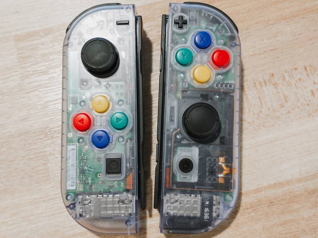 TechMike23's tweet photo. It's a success! Had some difficulty at times but it was worth it. What do you think? Would you do this?

#techmike #techmikereviews #nintendoswitchcontroller #nintendo #NintendoSwitch #joycons #joycon #extremeratecontroller https://t.co/m4FB6yFwGr